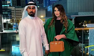 Triệu phú Dubai mua hòn đảo để vợ tắm biển